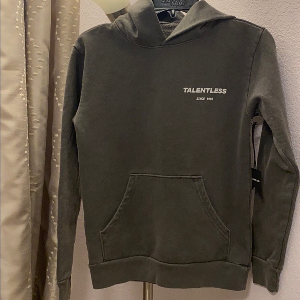 NWT TALENTLESS BOY JUNIOR CIRCLE LOGO GRAY SML